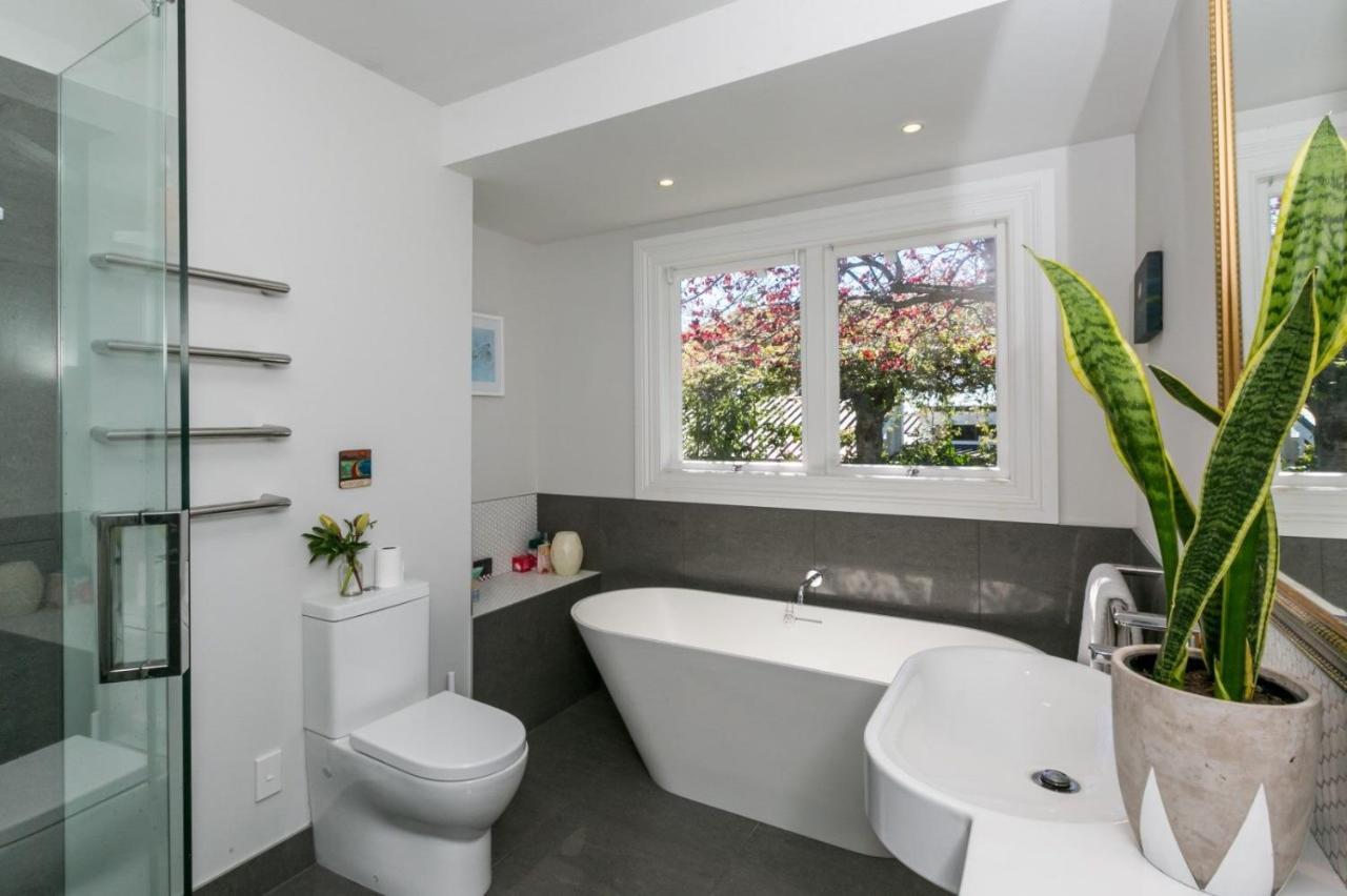 Chez Tiare - The Private Wing Bed & Breakfast Napier Exterior photo